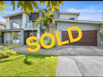 11 Mana Lane, Pinehill, Auckland