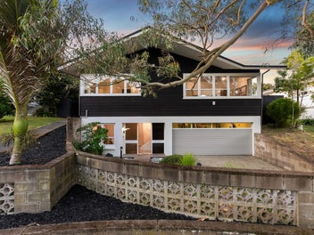 9 Tudward Glade, Hillcrest, Auckland