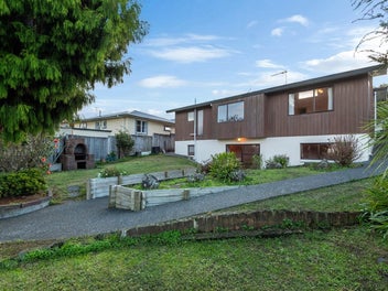 16 Spencer Road, Pinehill, Auckland