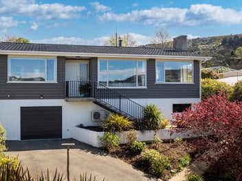 25 Pioneer Crescent, Helensburgh, Dunedin