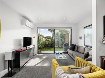 4C Ferry Road, Days Bay, Lower Hutt