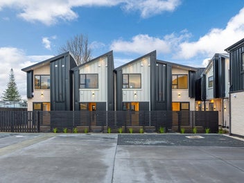 2/9 Blanes Road, Weymouth, Auckland
