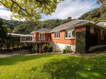 231 Whites Line East, Waiwhetu, Lower Hutt