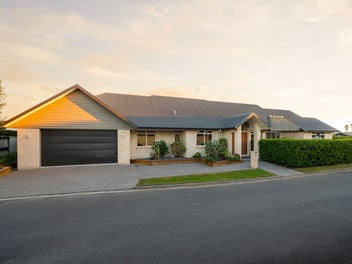 136 Saint James Drive, Huntington, Hamilton