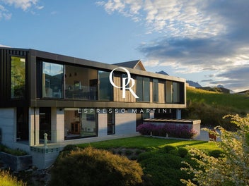 8 Spring Hill Road, Kelvin Heights, Queenstown