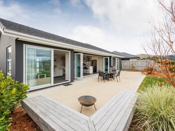 16 Cyprus Place, Fitzherbert, Palmerston North