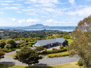 97 Highland Drive, Acacia Bay, Taupo