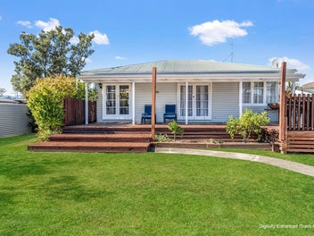 5 Charlotte Lane, Brightwater