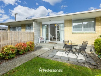 2/16 Riverbank Street, Ebdentown, Upper Hutt