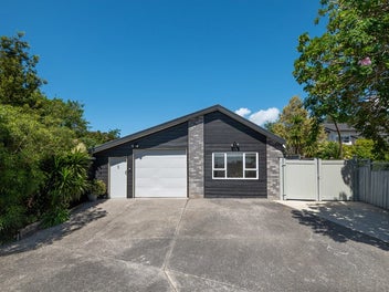 1/39 Radiata Lane, Chatswood, Auckland