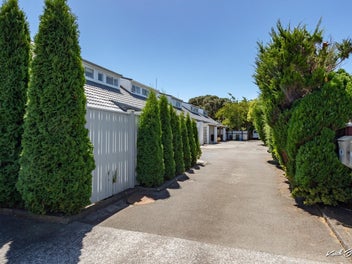 2/8 WAI-ITI CRES, Woburn, Lower Hutt