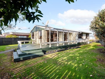 38 Garland Drive, St Andrews, Hamilton