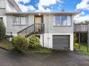 2/74 Chivalry Road, Glenfield, Auckland