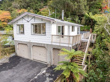 102 Pinehaven Road, Pinehaven, Upper Hutt