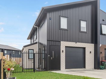 2/64 Cabourne Drive, Glenview, Hamilton