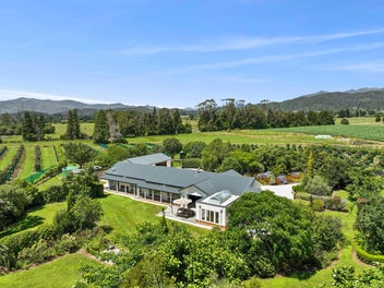 120 Patons Rock Road, Patons Rock