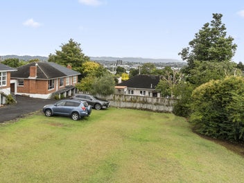 2/0 Blockhouse Bay Road, Avondale, Auckland