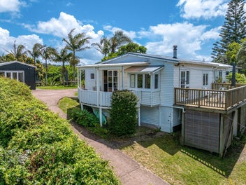 15 Wellington Road, Surfdale, Waiheke Island