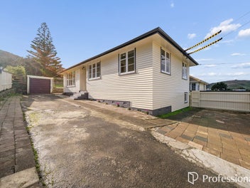 1 Wakefield Terrace, Tawa, Wellington