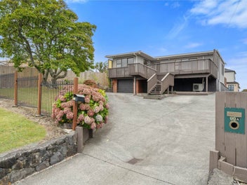 99 Awaroa Road, Sunnyvale, Auckland