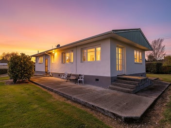 1764 Cust Road, Cust, Cust