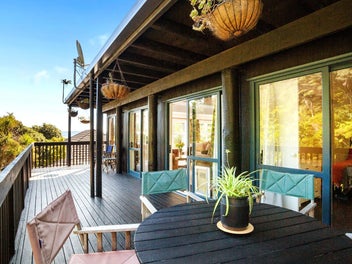 3A Whiorau Grove, Lowry Bay, Lower Hutt
