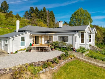 121 Pretty Bridge Valley Road, Belgrove, Wakefield