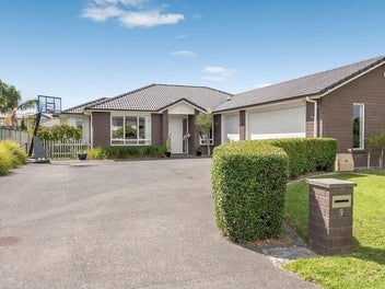 9 Defender Crescent, Beachlands, Auckland