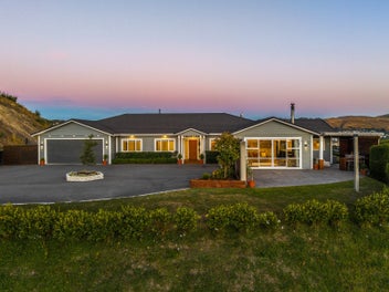 9 Baxters Rise, Aotea, Porirua