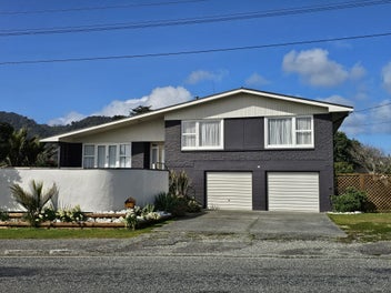32 Domett Esplanade, Cobden, Greymouth