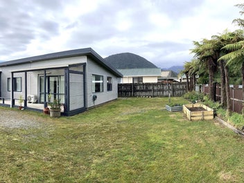 3/6 Pauareka Road, Haast, Haast