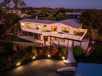 11 Fisher Street, Surfdale, Waiheke Island