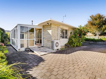 2/43 Mangorei Road, Strandon, New Plymouth
