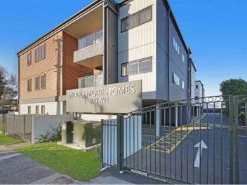 107/8 Gray Avenue, Mangere East, Auckland