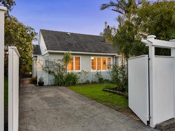 8 Tirotai Crescent, Westmere, Auckland