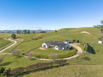 14 Centre Road, Matamau