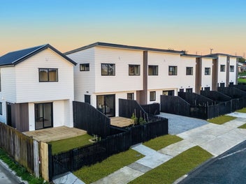 2/1 Duggan Avenue, Mangere, Auckland