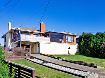246 Foyle Street, Bluff