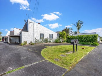 2/19 Seaview Avenue, Northcote, Auckland