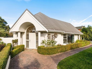 38 Joseph Banks Drive, Whitby, Porirua