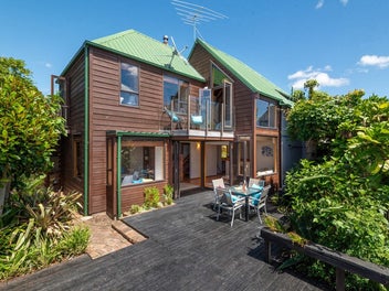 3 Mizpah Road, Waiake, Auckland