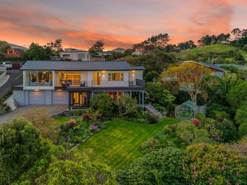 18 Poto Road, Normandale, Lower Hutt