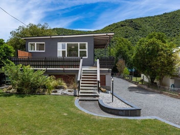 30 Beach Road, Waikawa, Picton
