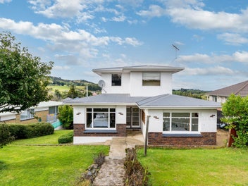 66 Waldron Crescent, Green Island, Dunedin