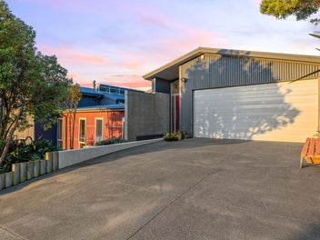 18 Stoddart Terrace, Lyttelton