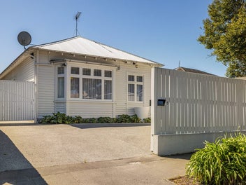 5 Aikmans Road, Merivale, Christchurch