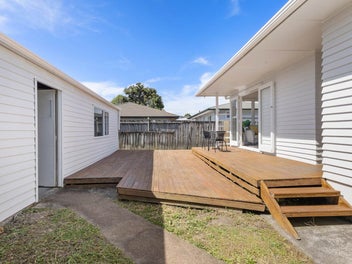 7 Chaucer Place, Blockhouse Bay, Auckland