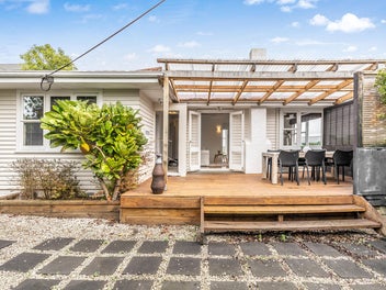 1/662 East Coast Road, Pinehill, Auckland