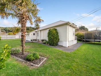 2 Davis Grove, Wainuiomata, Lower Hutt