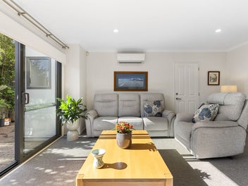 2/102 Greenhithe Road, Greenhithe, Auckland